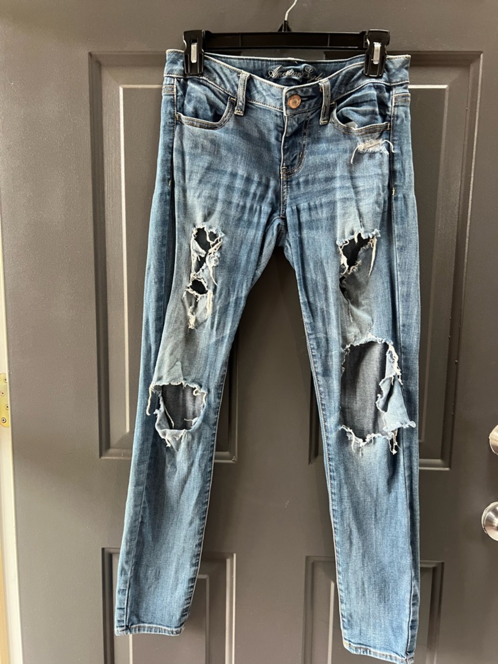 Distressed Women's Blue Skinny Jeans